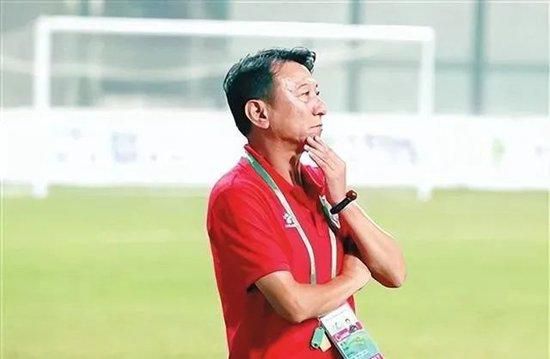 因为追查连环命案，猫女与蝙蝠侠相遇，两个角色之间不仅迸发出微妙情愫，更有着深刻的联系